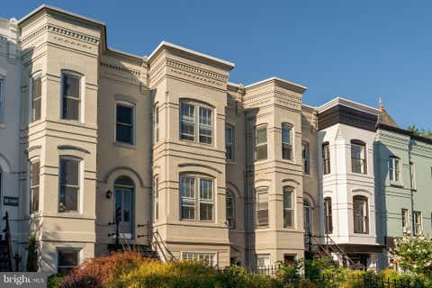 Photo of 305 Massachusetts Avenue NE, WASHINGTON, DC 20002 (MLS # DCDC2278862)