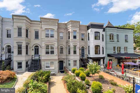Photo of 305 Massachusetts Avenue NE, WASHINGTON, DC 20002 (MLS # DCDC2278862)