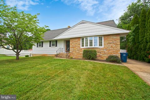 Homes For Sale - 10 Smithfield Avenue<br/> LAWRENCE TOWNSHIP, NJ 08648