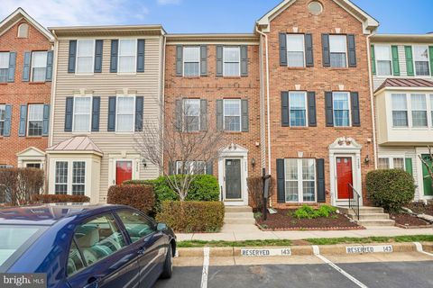 Townhouse For Sale - 4266 Wheeled Caisson Square<br/> FAIRFAX, VA 22033