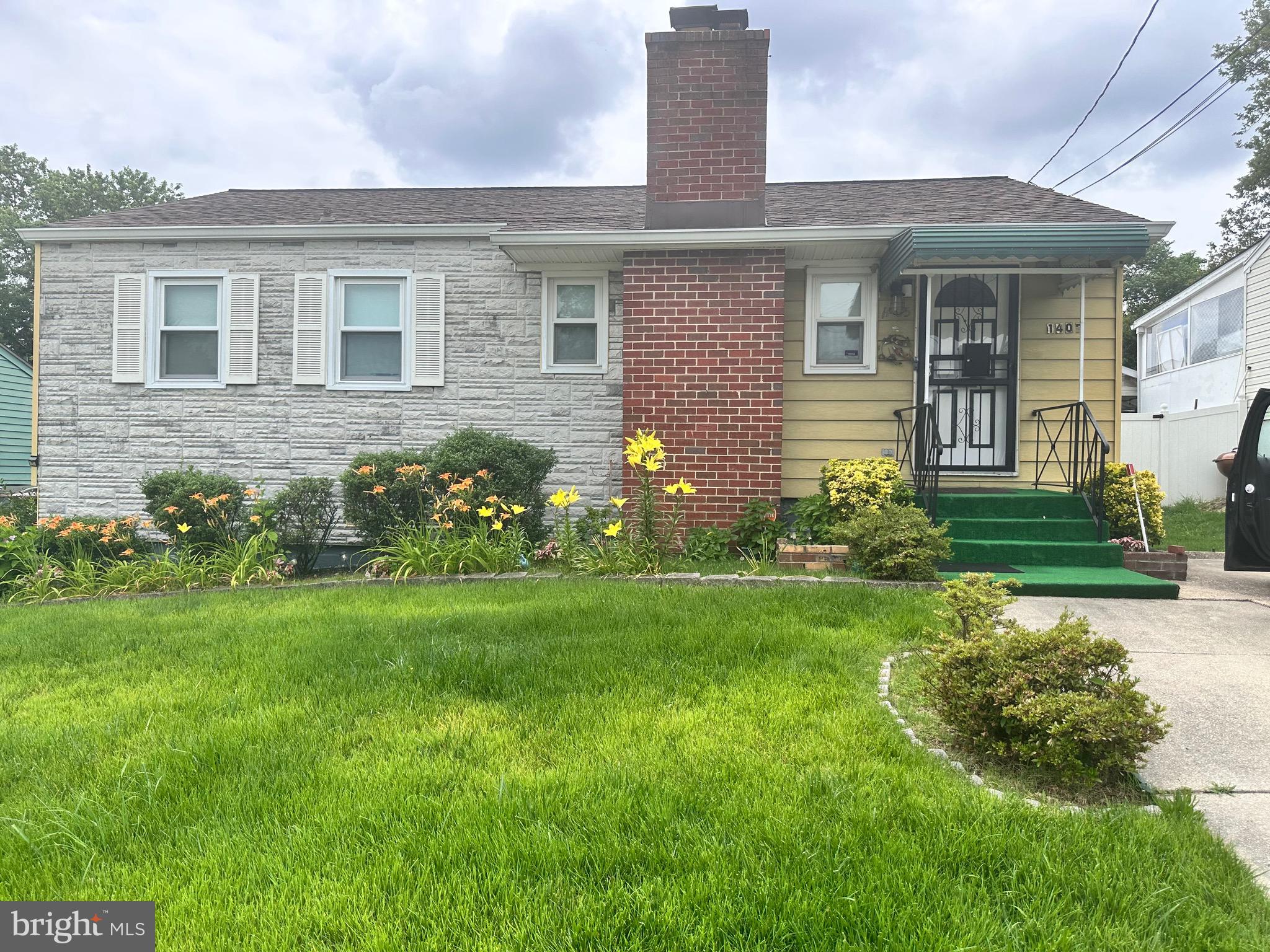 1405 TORREY PLACE