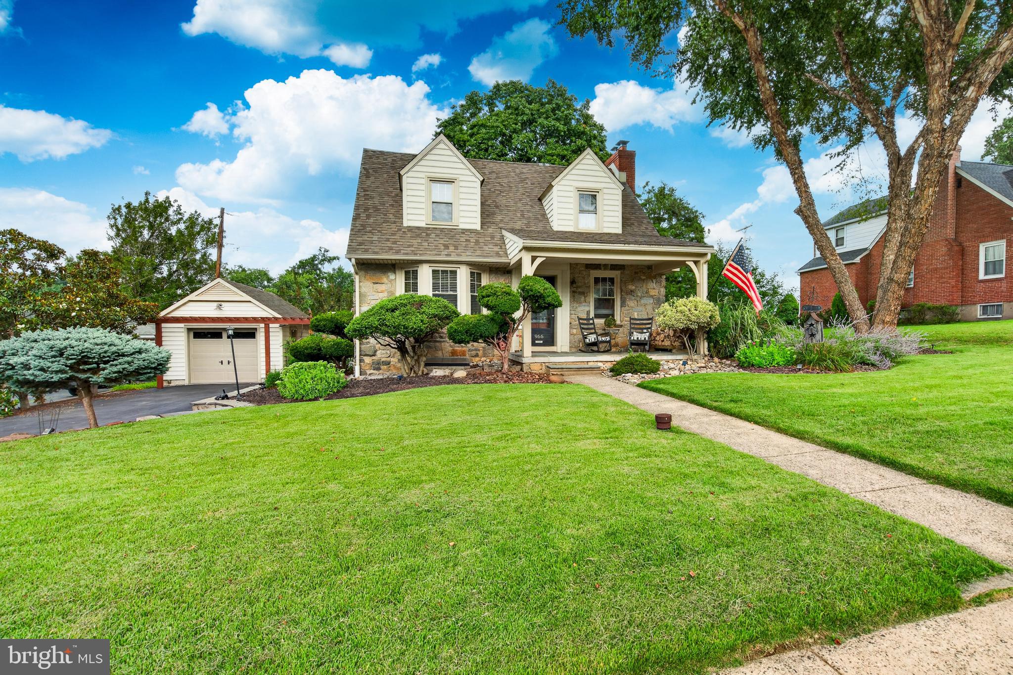 966 EDGEWOOD DRIVE