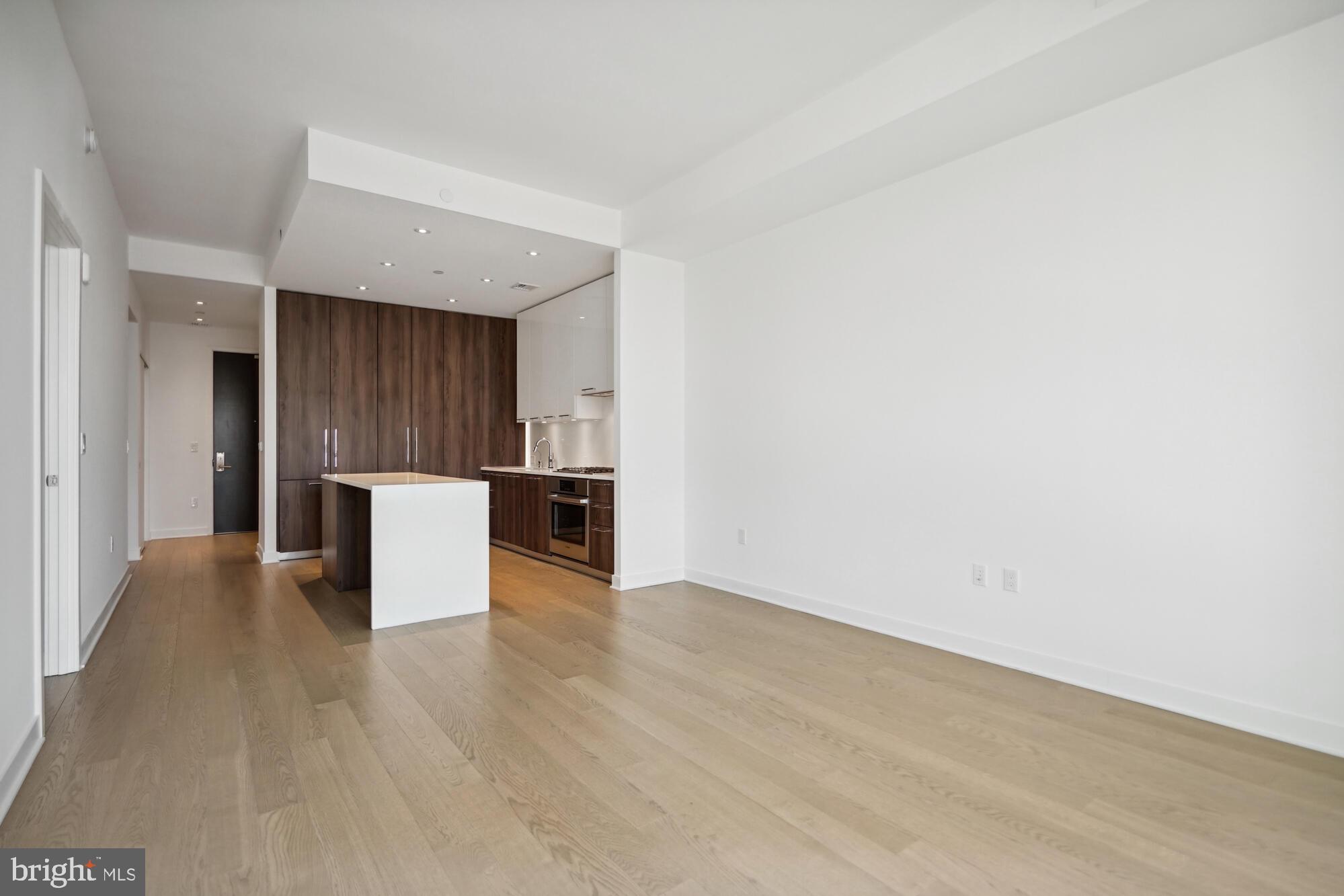 THE VERSE CONDO - Residential Lease