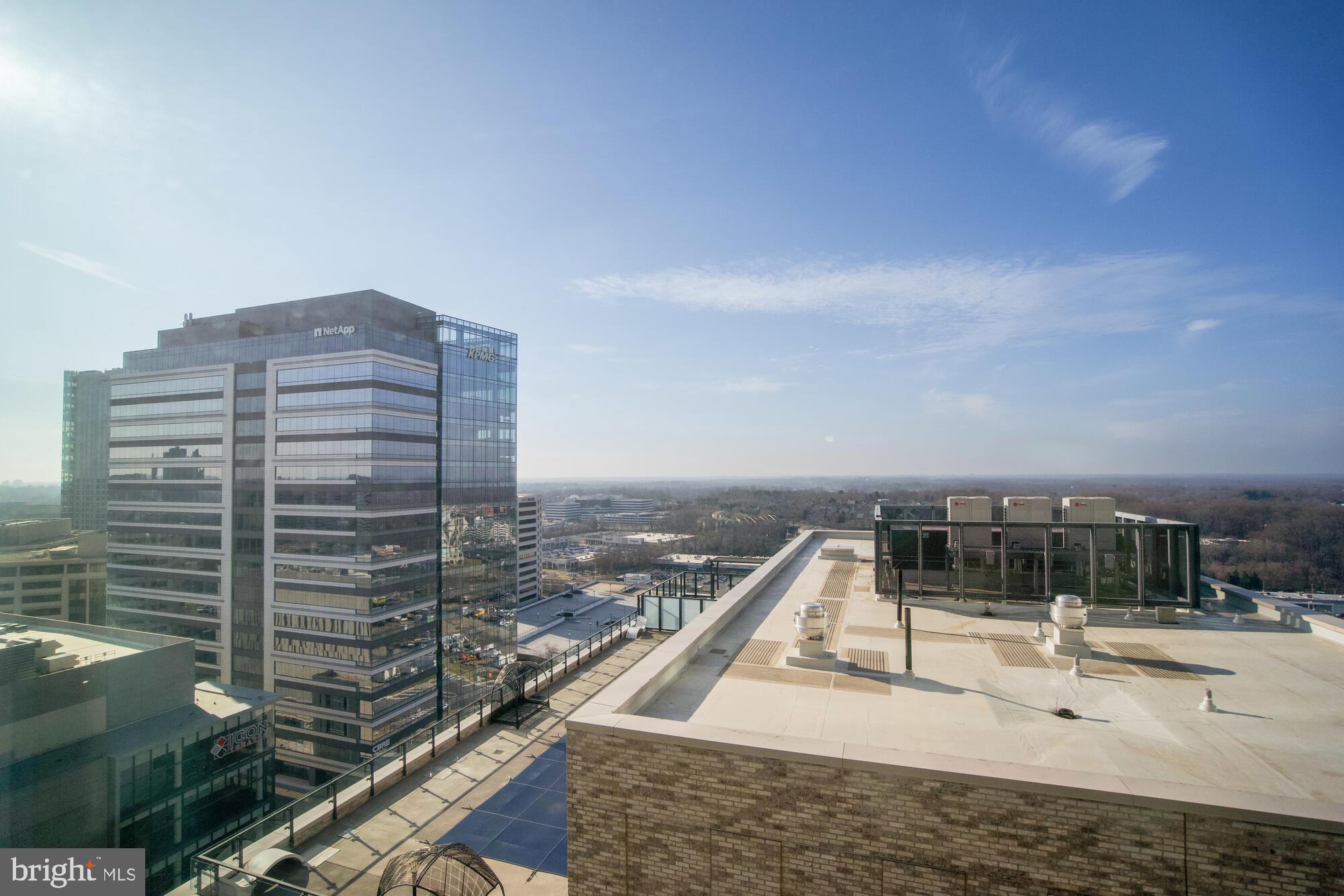 THE VERSE CONDO - Residential Lease