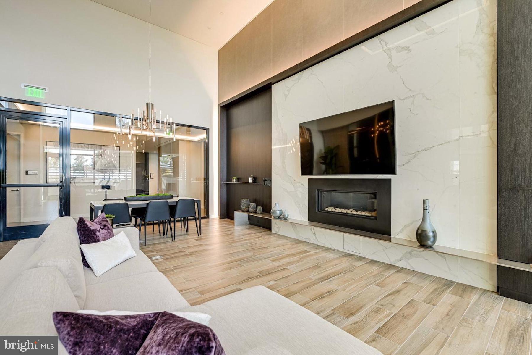 THE VERSE CONDO - Residential Lease