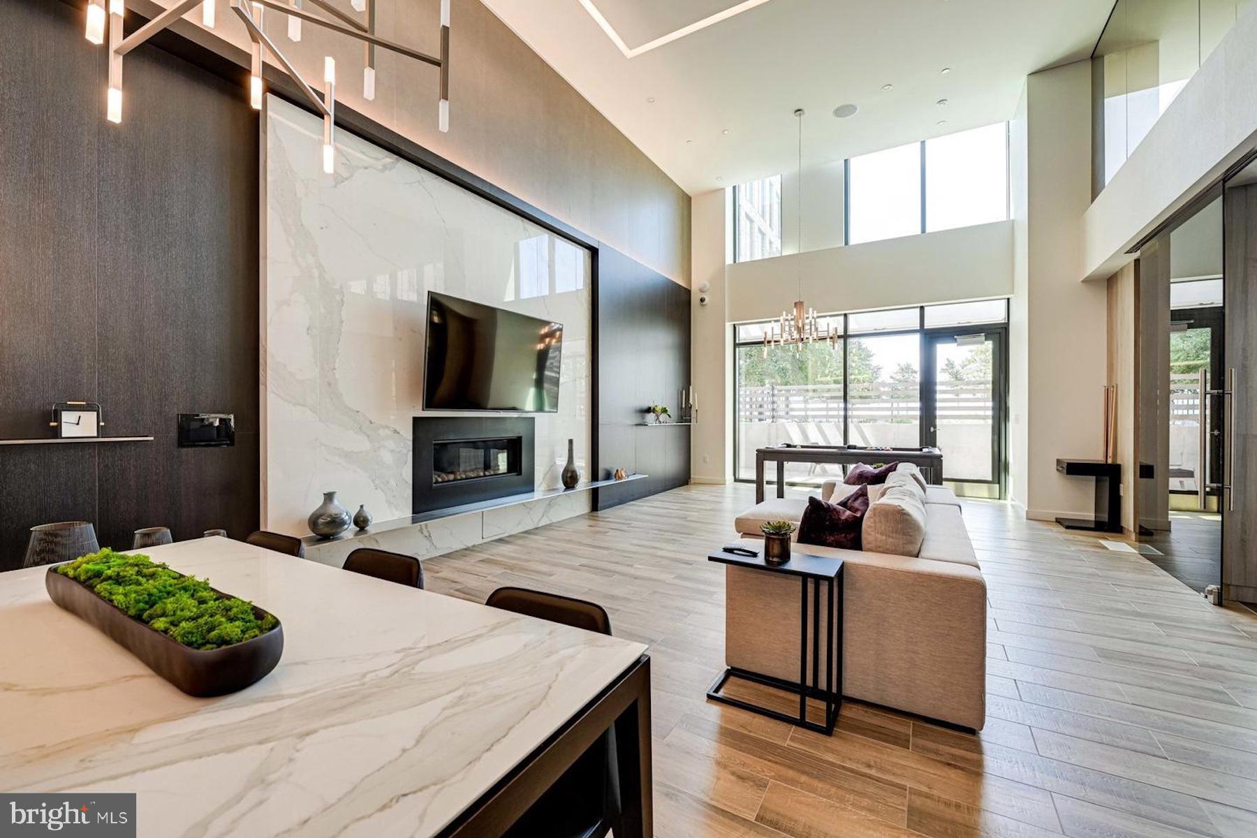 THE VERSE CONDO - Residential Lease