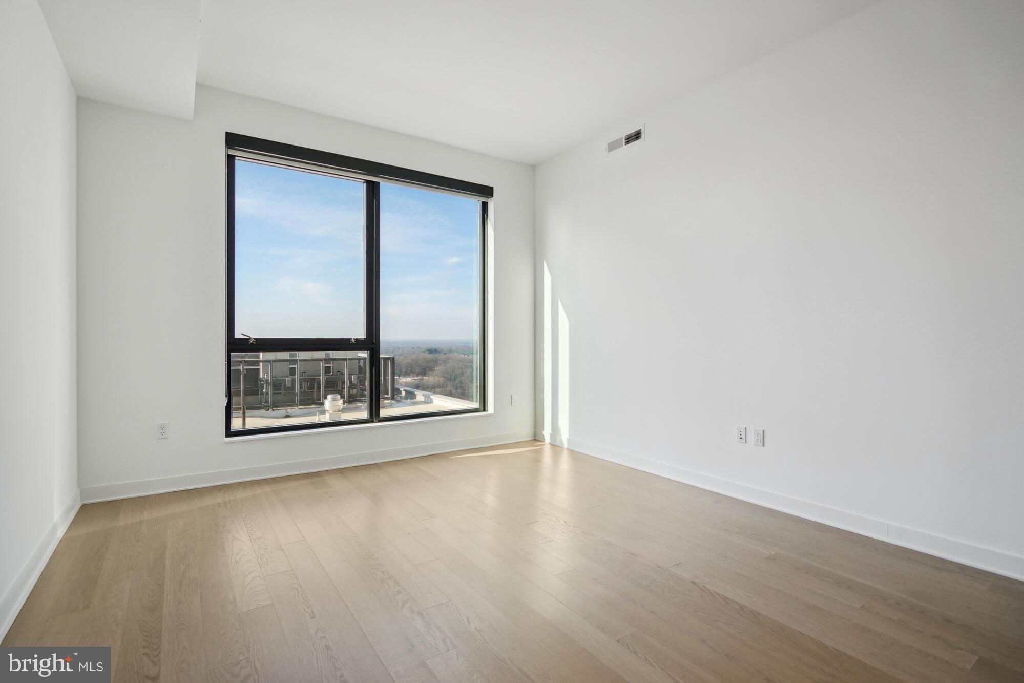 THE VERSE CONDO - Residential Lease