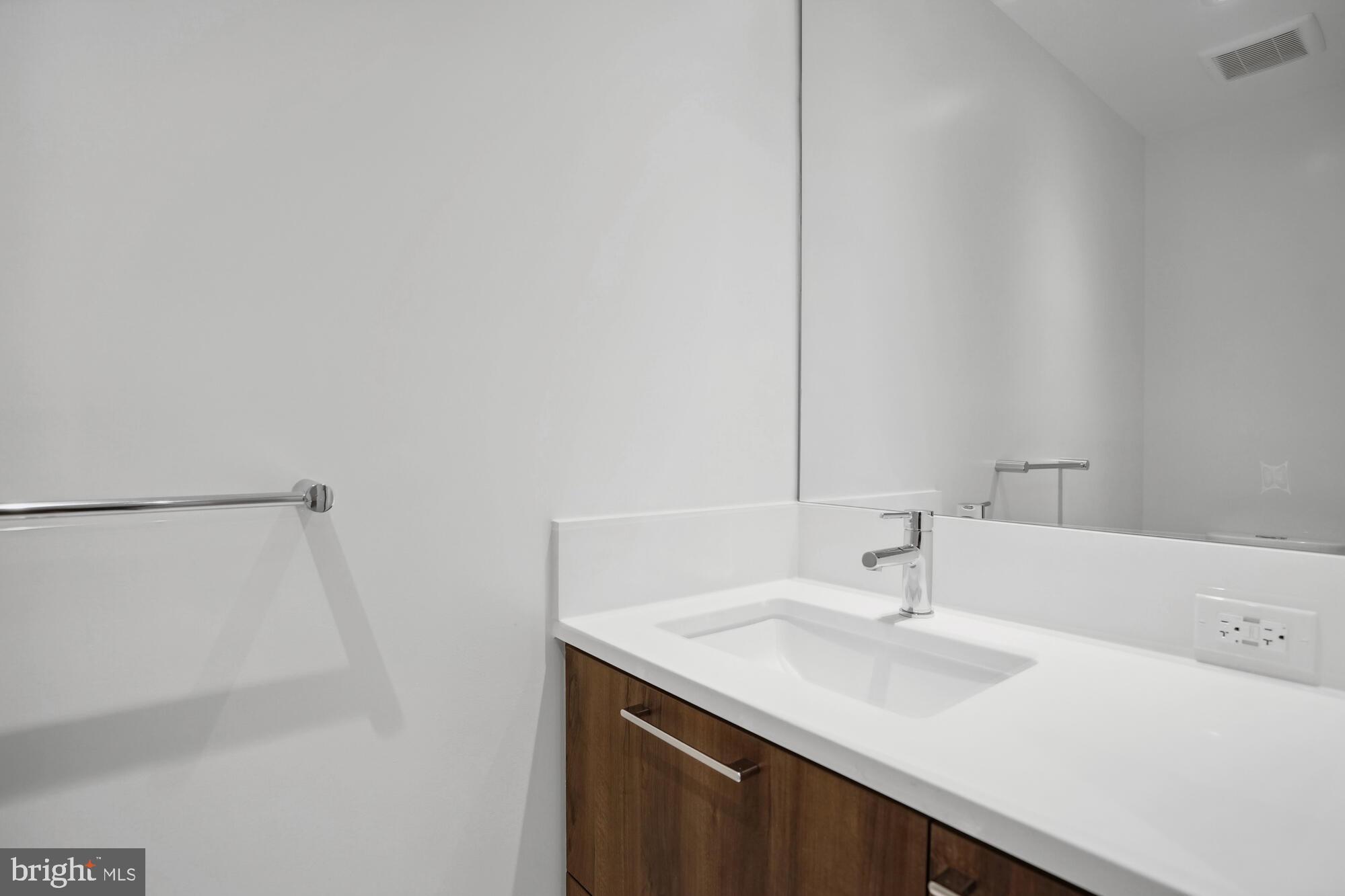 THE VERSE CONDO - Residential Lease