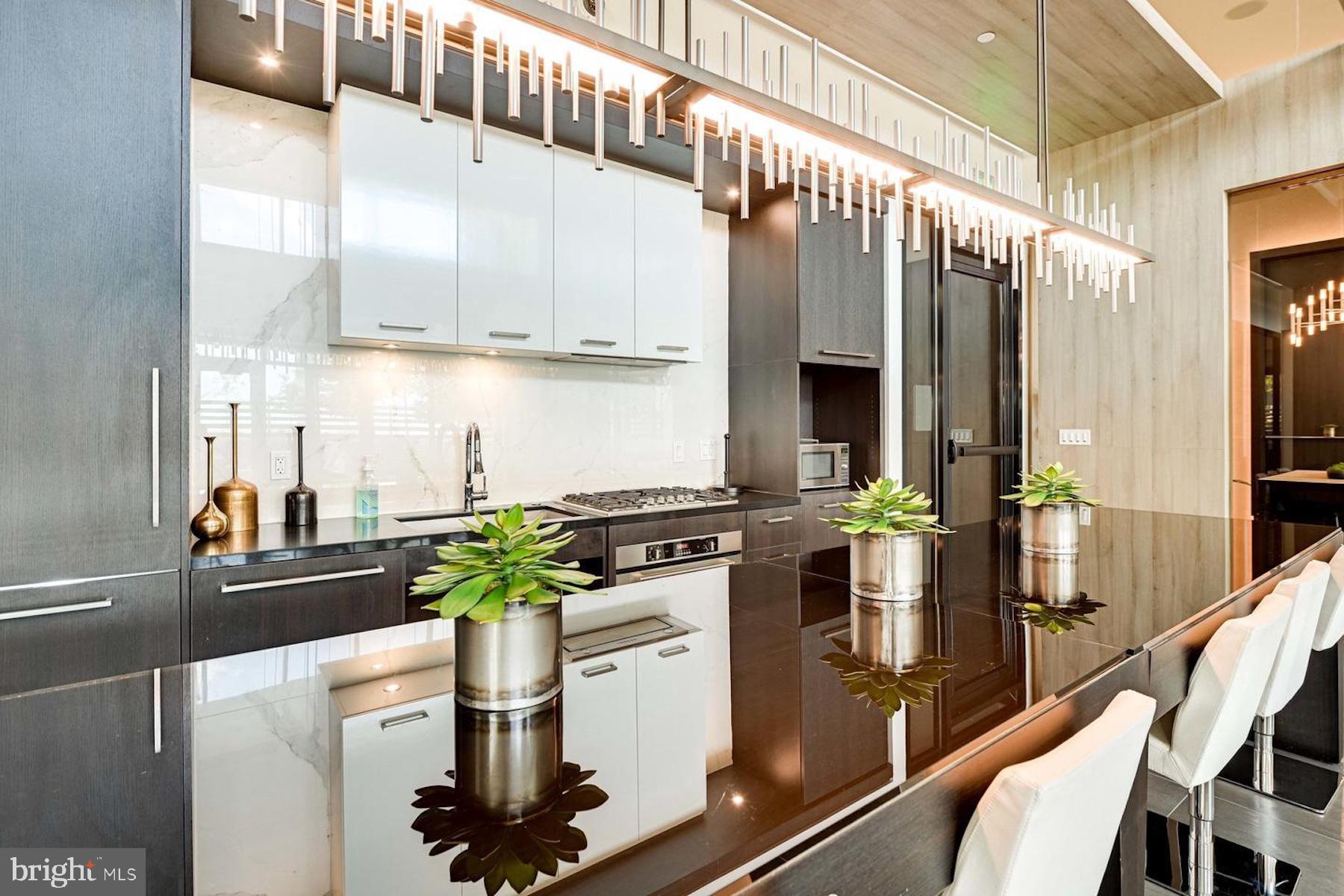 THE VERSE CONDO - Residential Lease