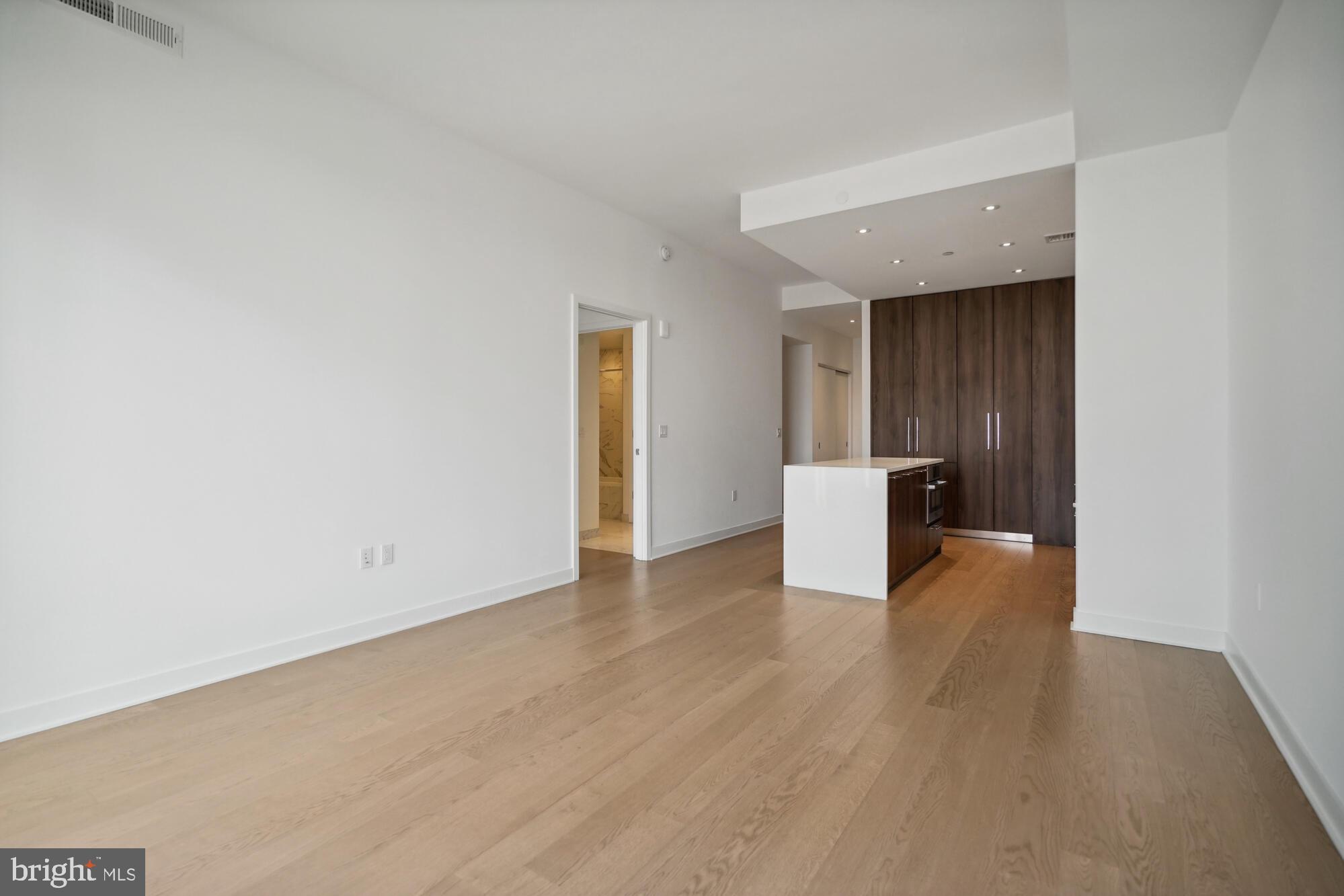 THE VERSE CONDO - Residential Lease