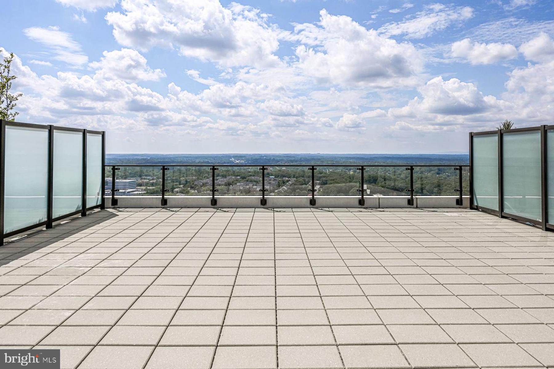 THE VERSE CONDO - Residential Lease