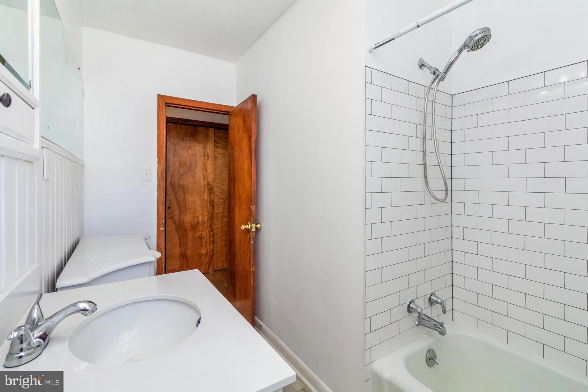 BAUERNSCHMIDT MANOR - Residential Lease