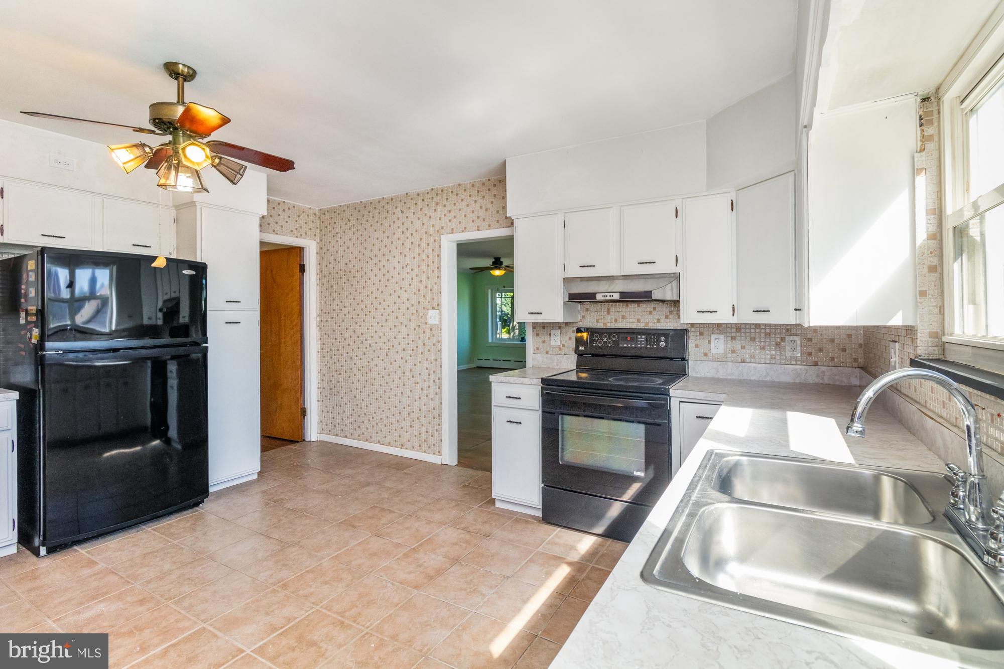 BAUERNSCHMIDT MANOR - Residential Lease