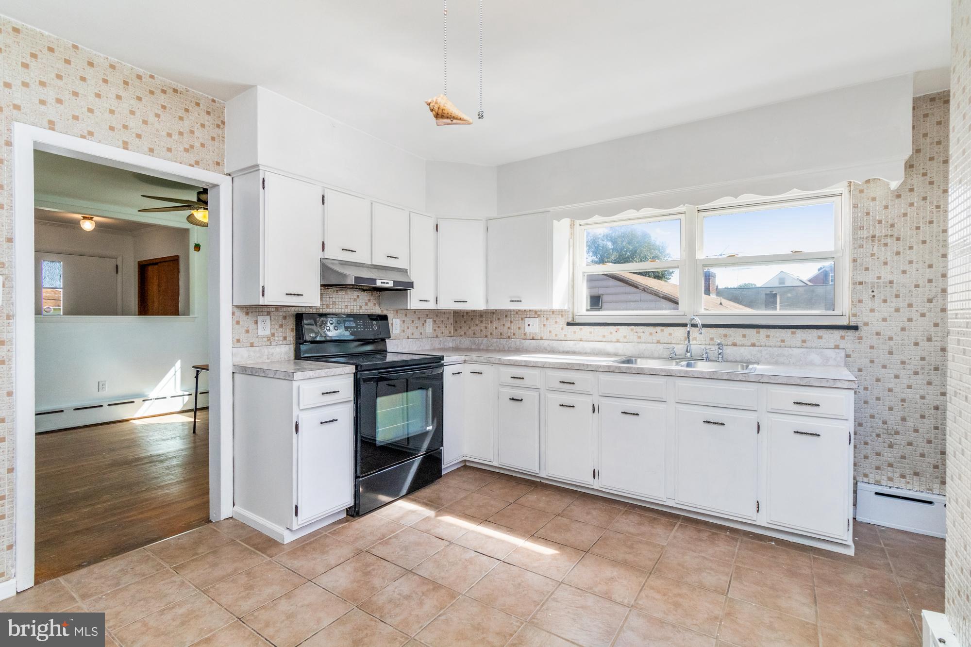 BAUERNSCHMIDT MANOR - Residential Lease