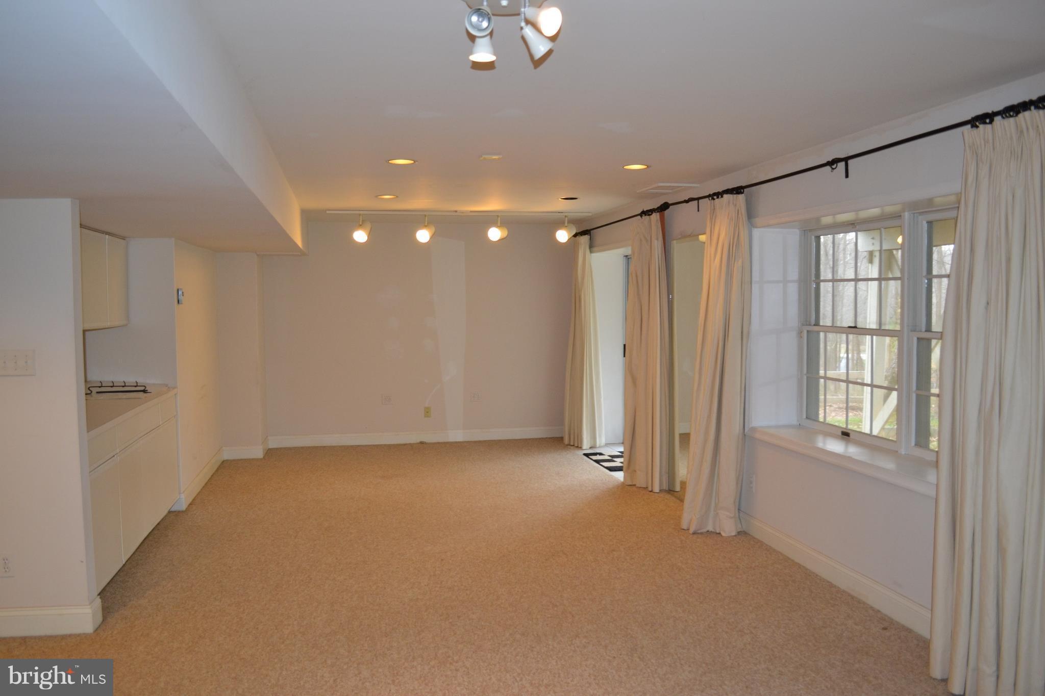 FIVE SPRINGS - Residential Lease