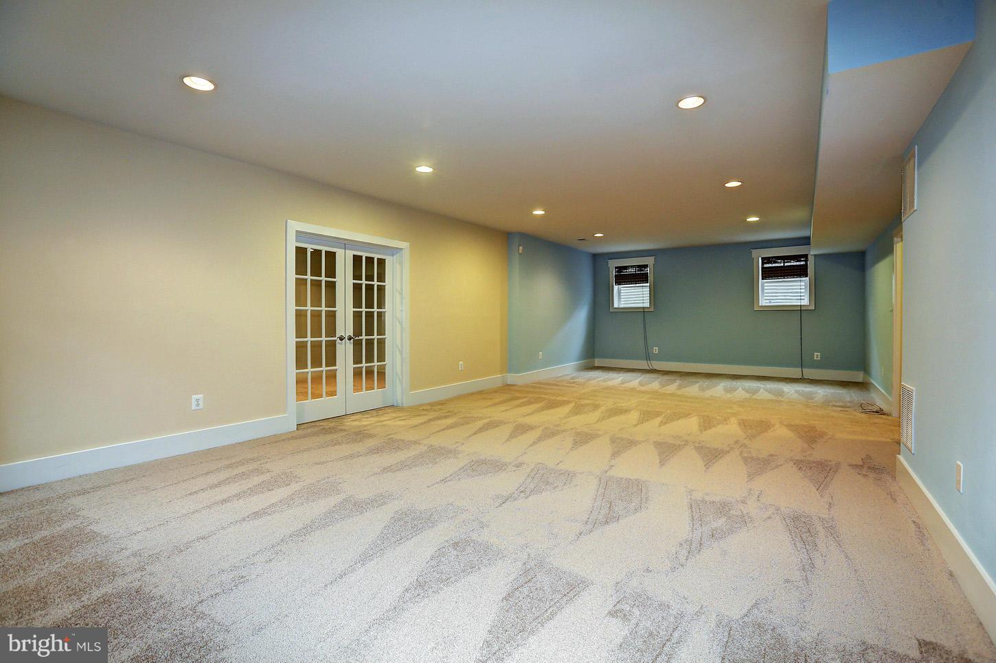 WEST VIENNA WOODS - Residential