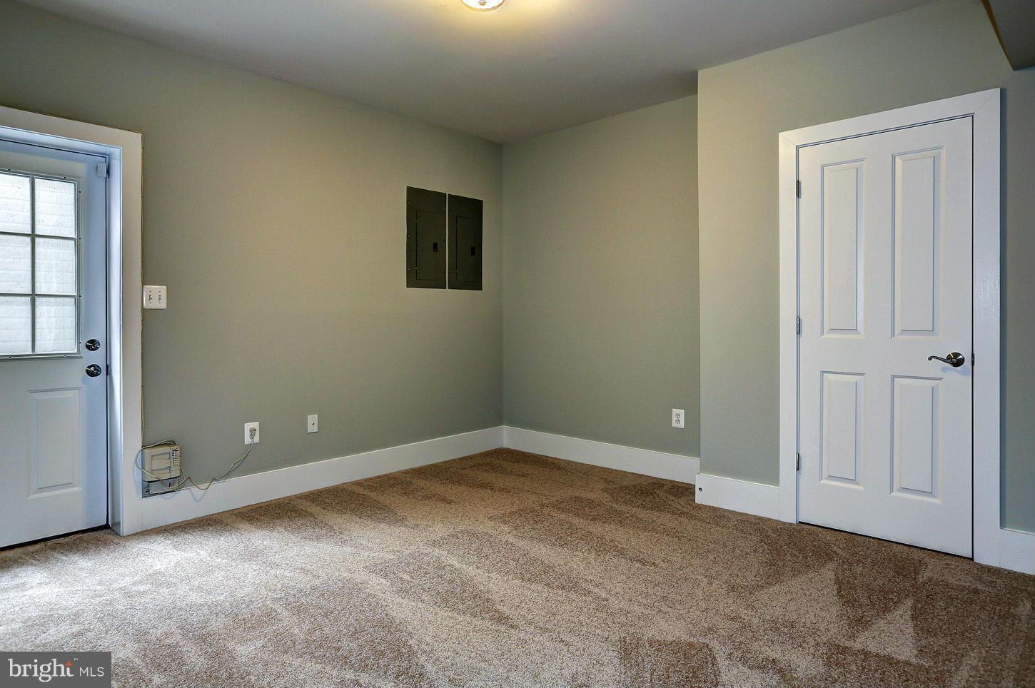 WEST VIENNA WOODS - Residential