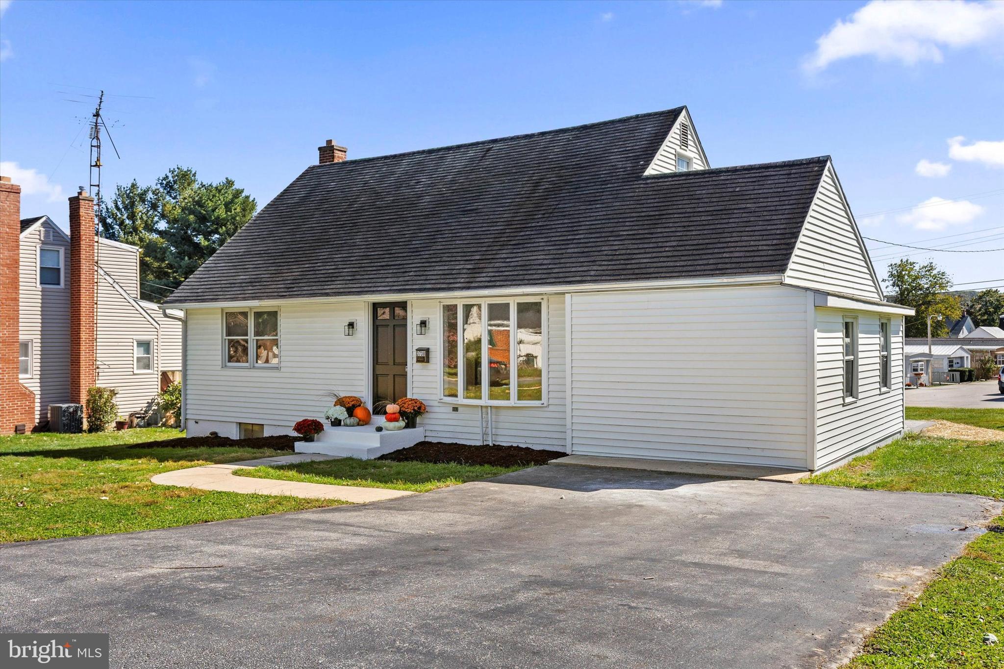 3738 STUART DRIVE