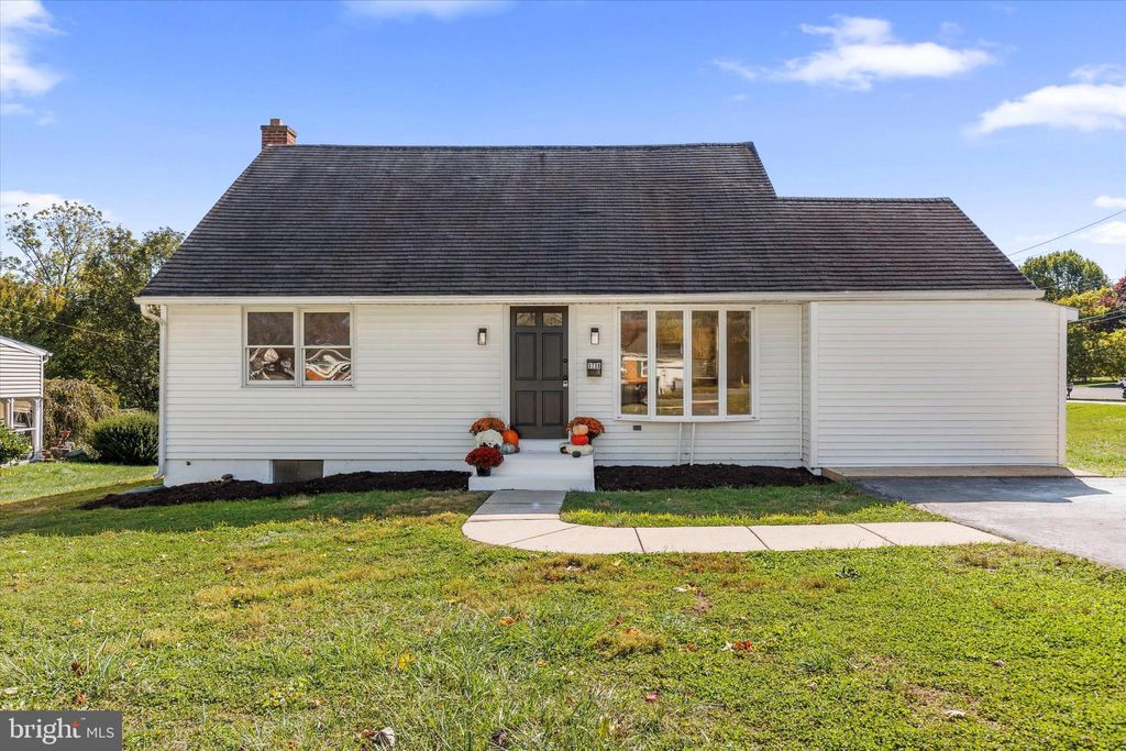 Photo of 3738 Stuart Drive, YORK, PA 17402 (MLS # PAYK2091270)