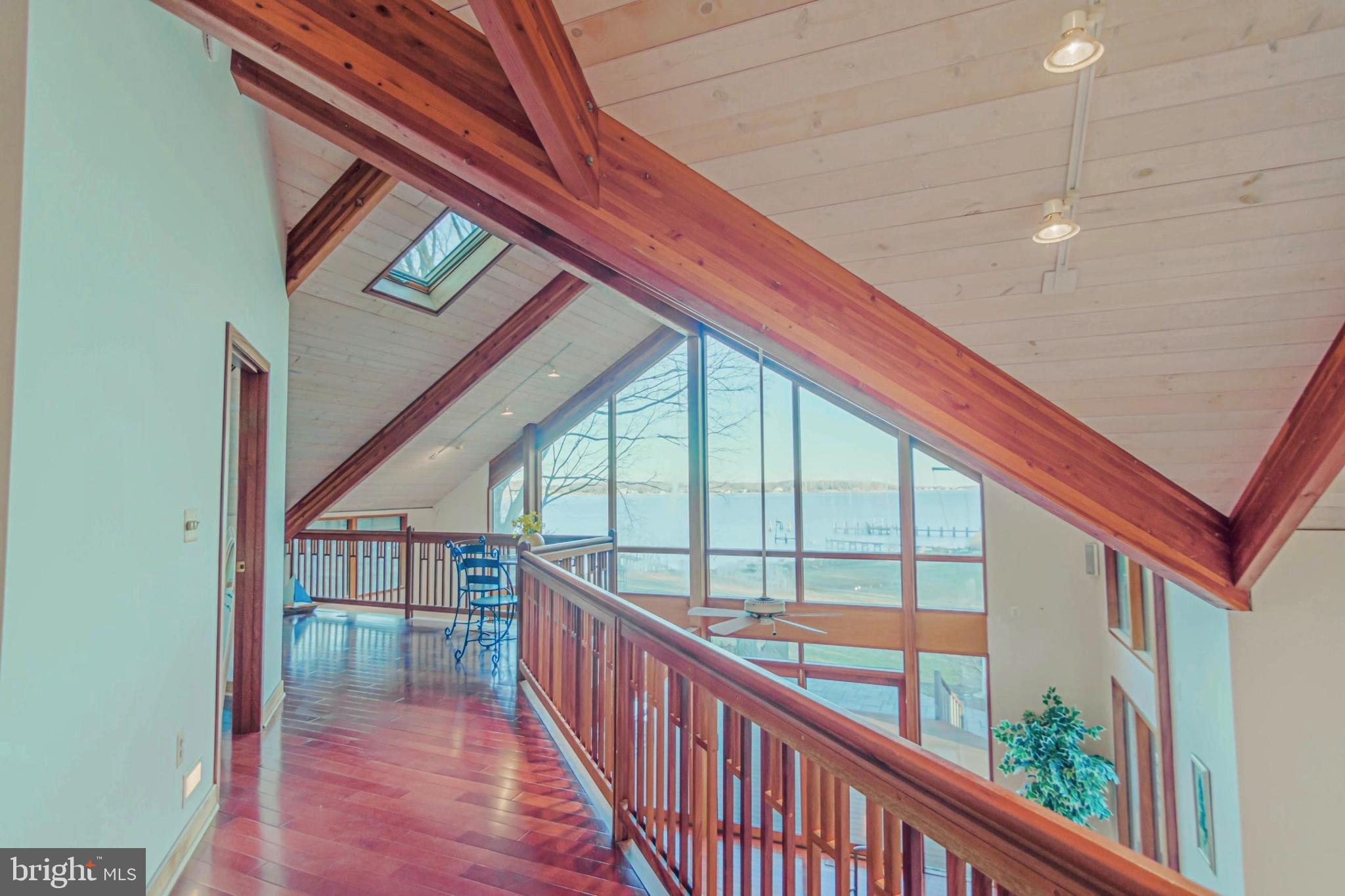 WOODLAND BEACH - Residential