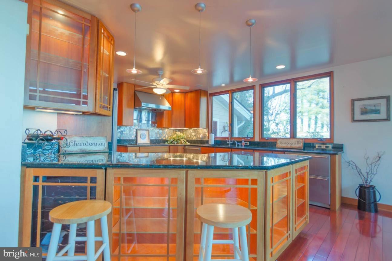 WOODLAND BEACH - Residential