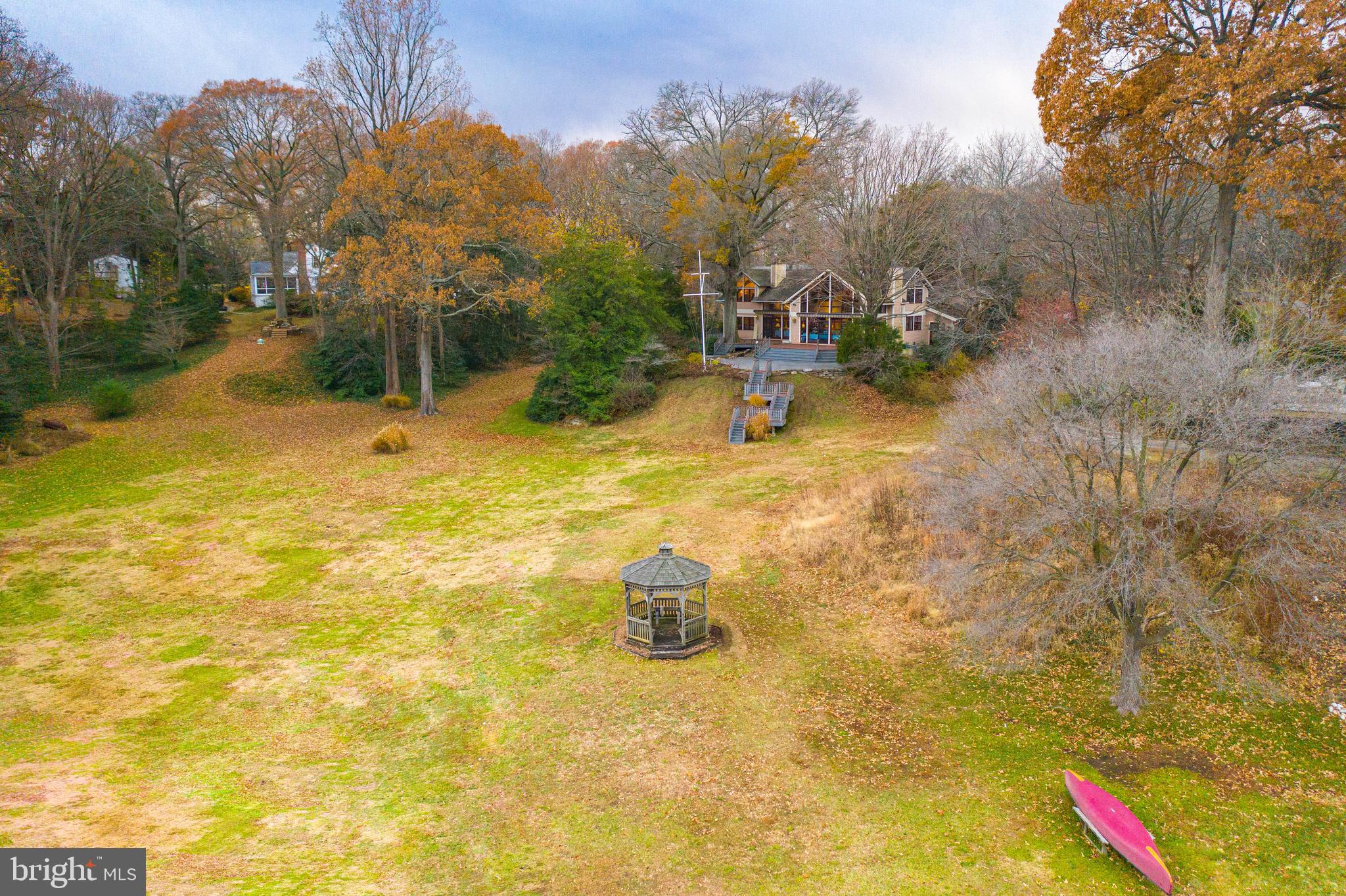 WOODLAND BEACH - Residential