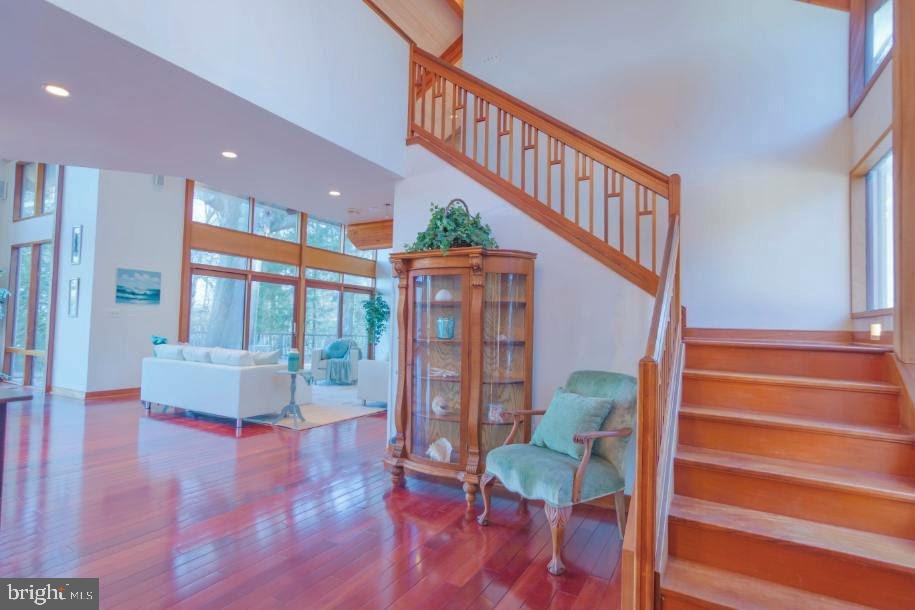 WOODLAND BEACH - Residential