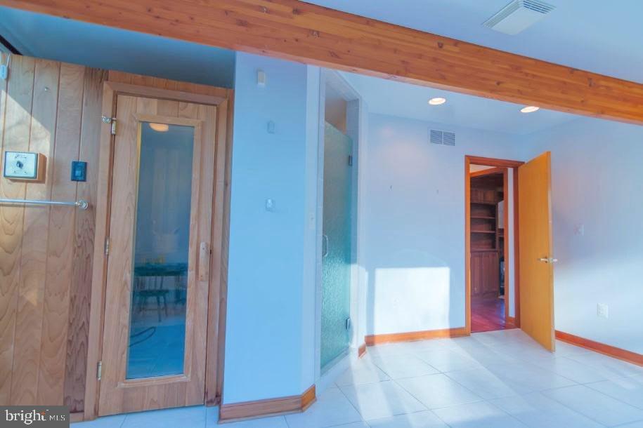 WOODLAND BEACH - Residential