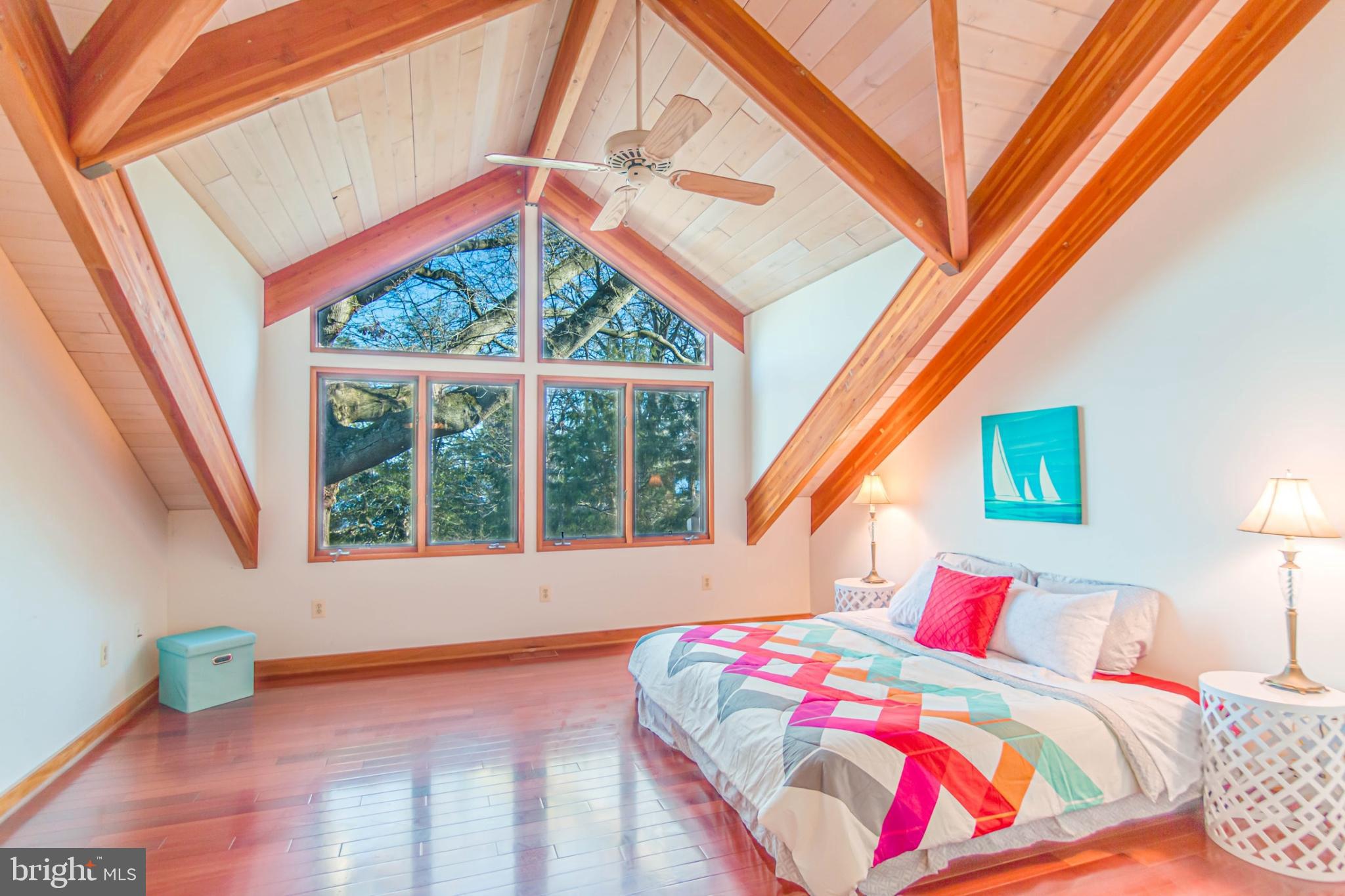 WOODLAND BEACH - Residential