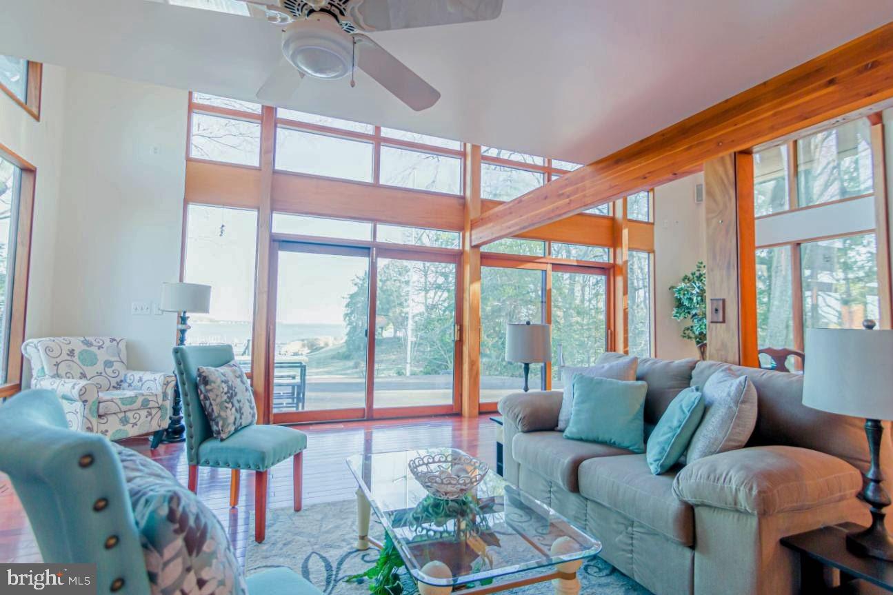 WOODLAND BEACH - Residential