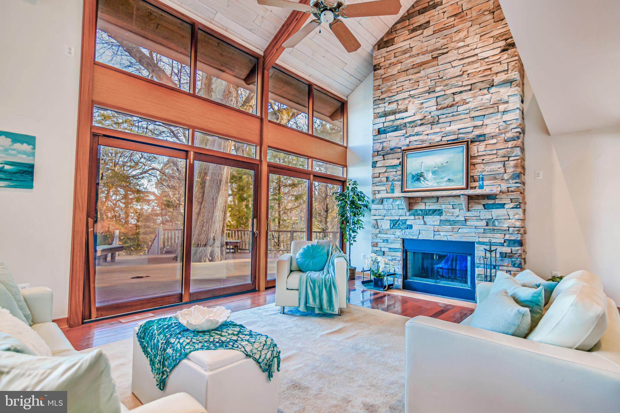 WOODLAND BEACH - Residential