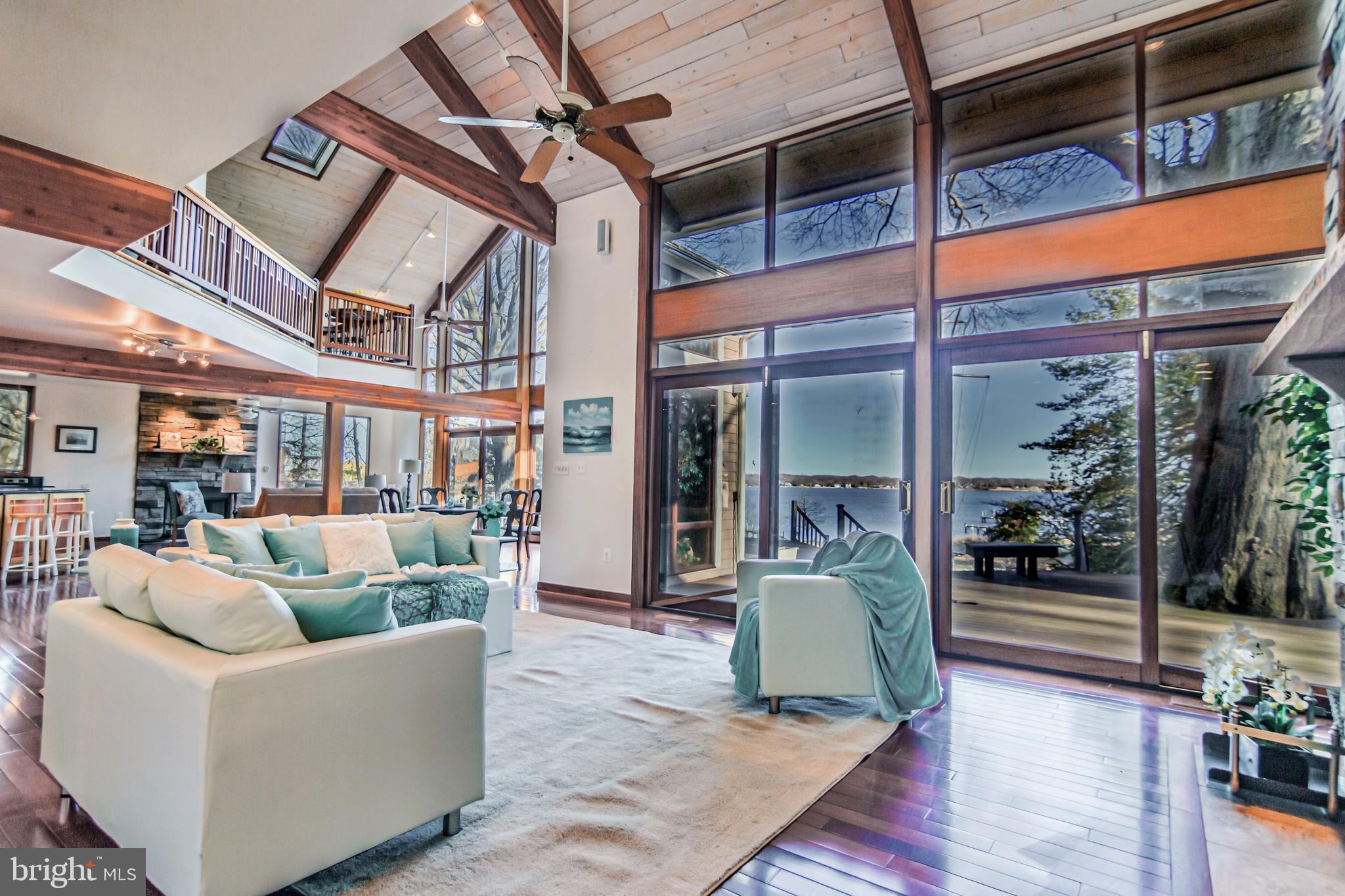 WOODLAND BEACH - Residential