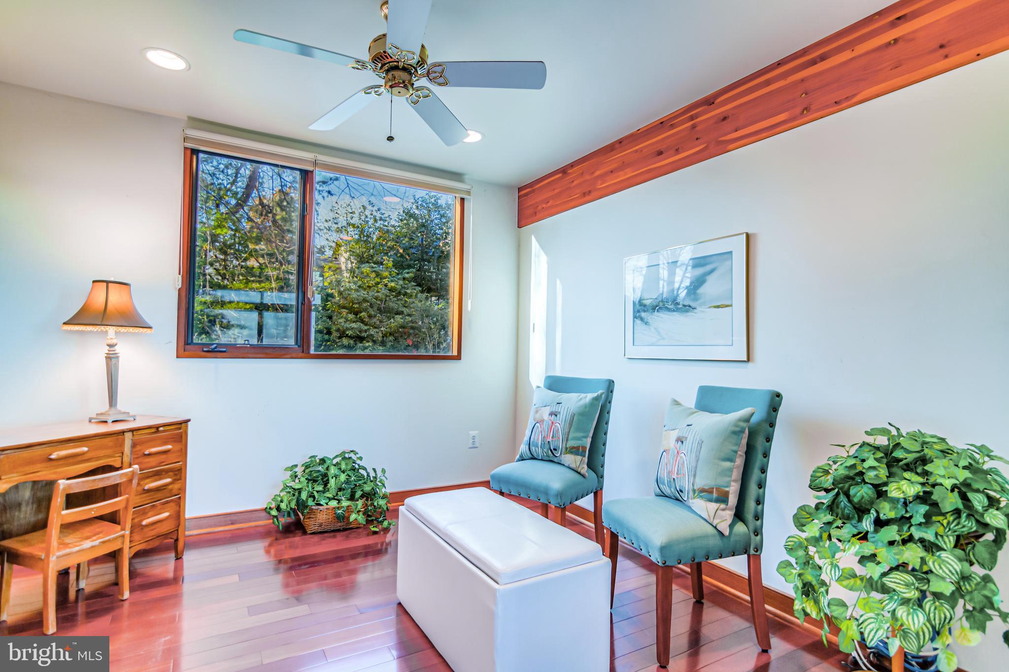 WOODLAND BEACH - Residential