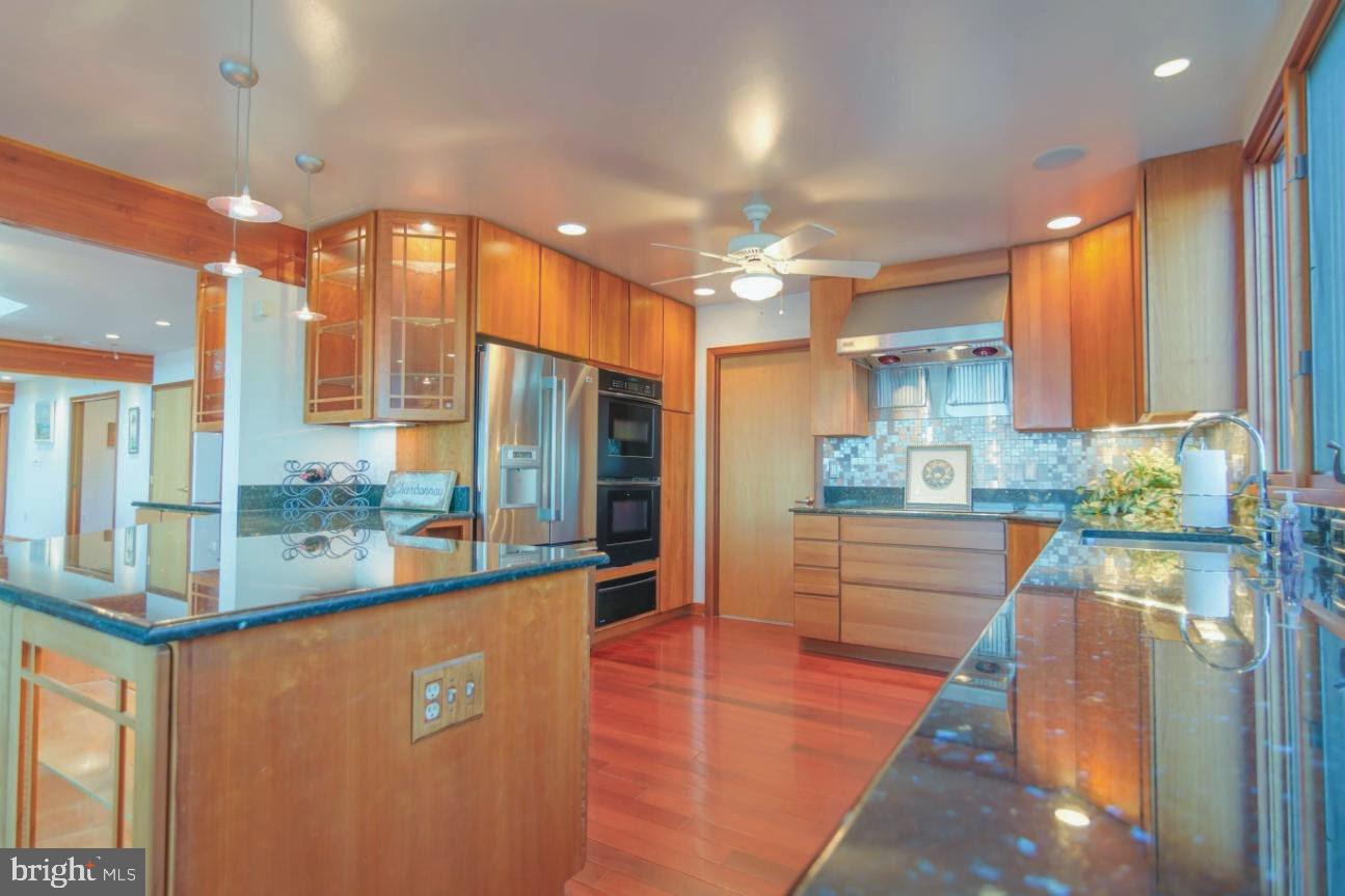 WOODLAND BEACH - Residential