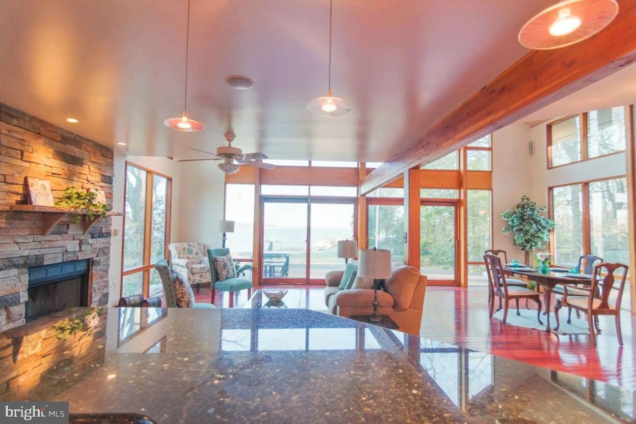 WOODLAND BEACH - Residential