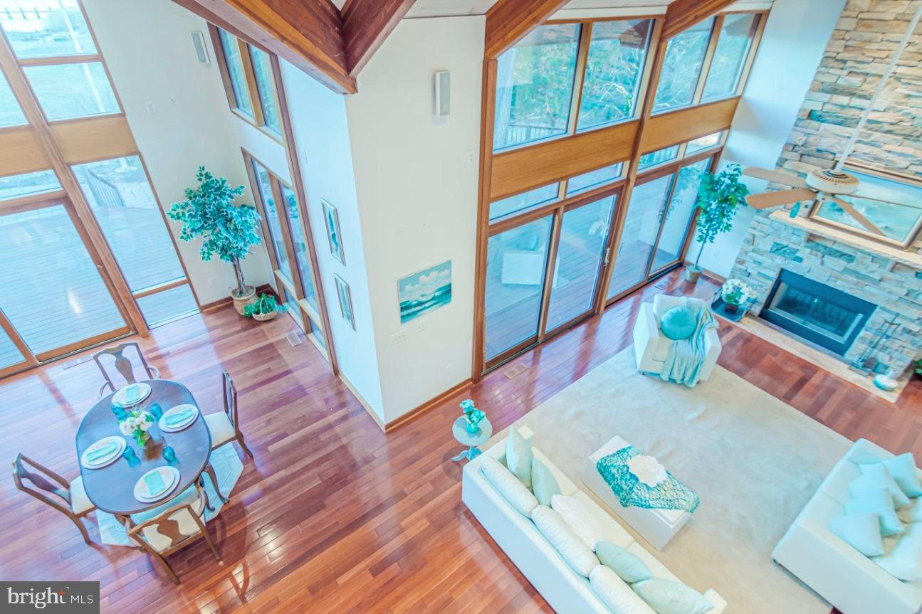 WOODLAND BEACH - Residential