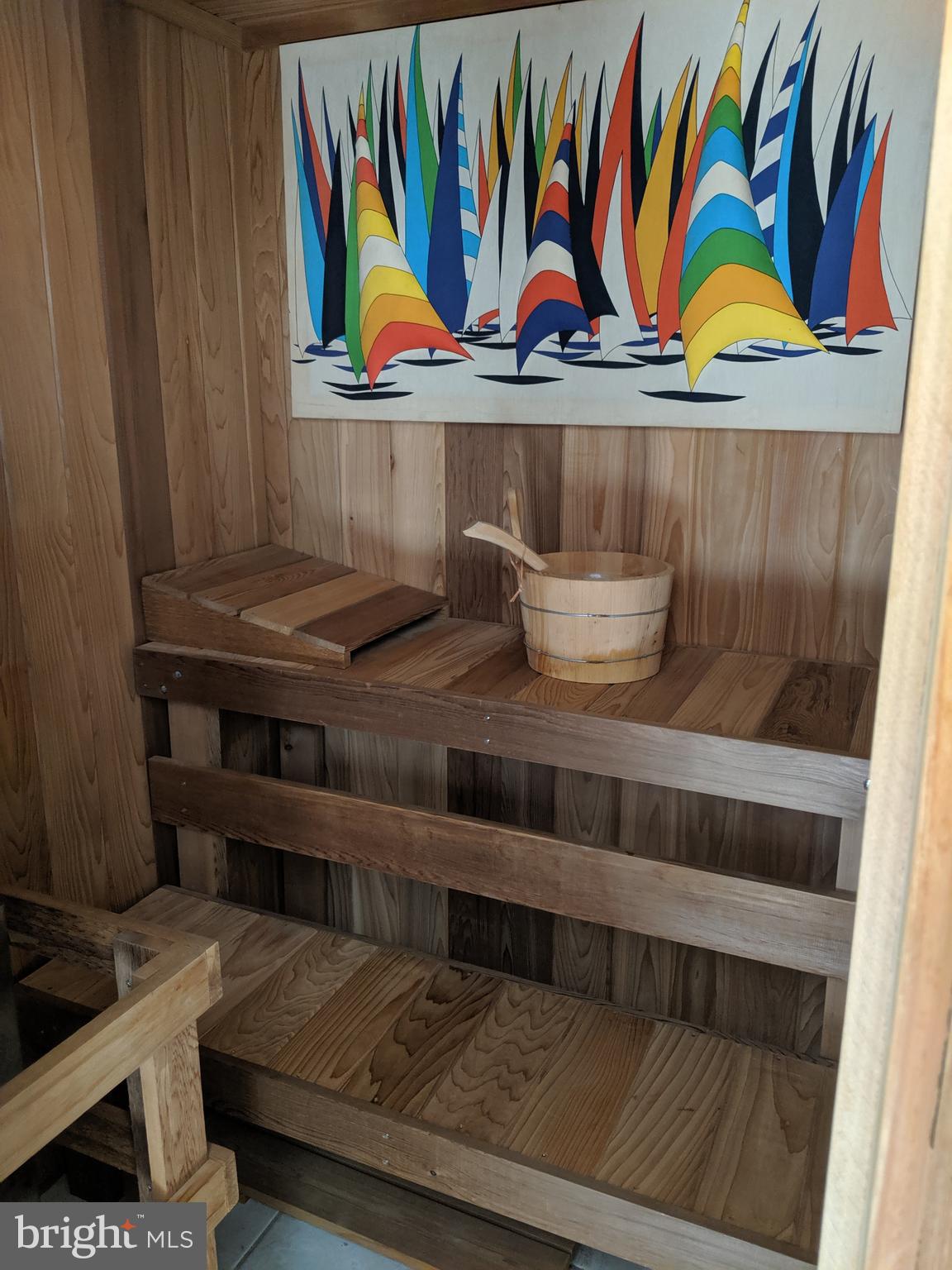 WOODLAND BEACH - Residential