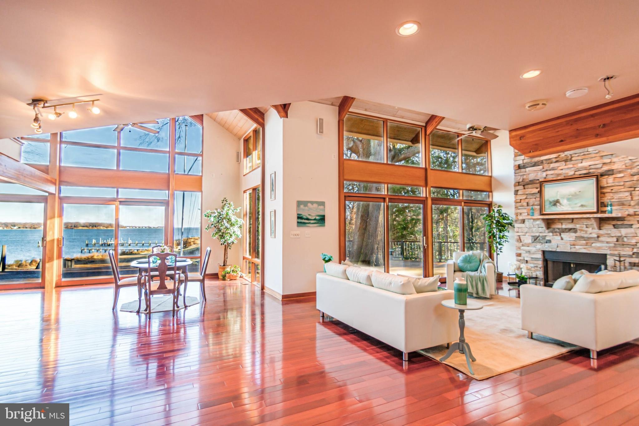 WOODLAND BEACH - Residential