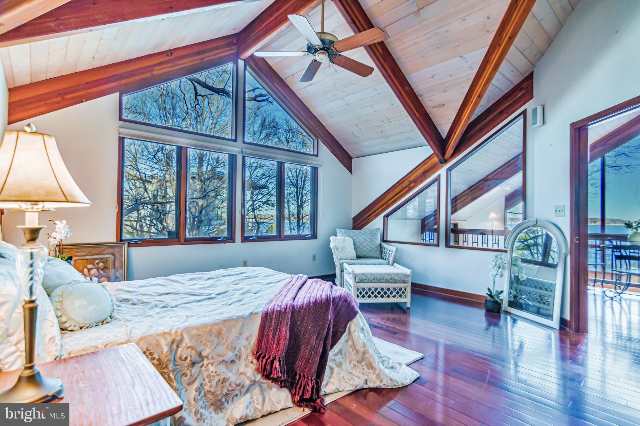 WOODLAND BEACH - Residential