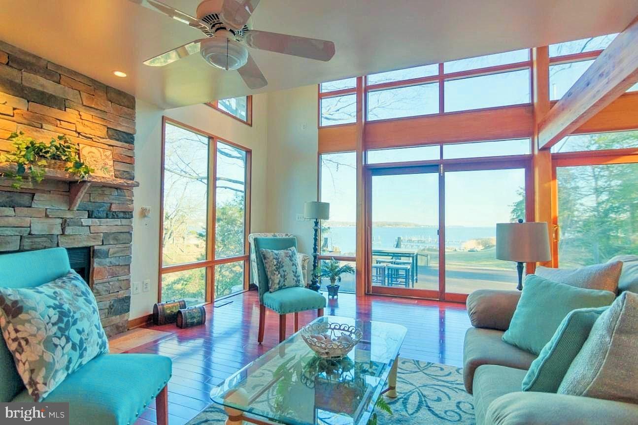 WOODLAND BEACH - Residential