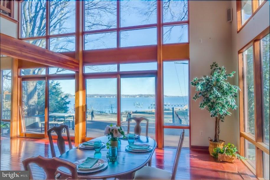 WOODLAND BEACH - Residential