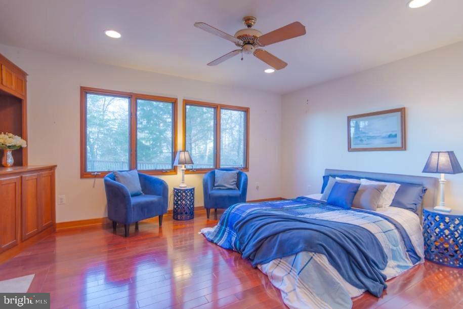 WOODLAND BEACH - Residential