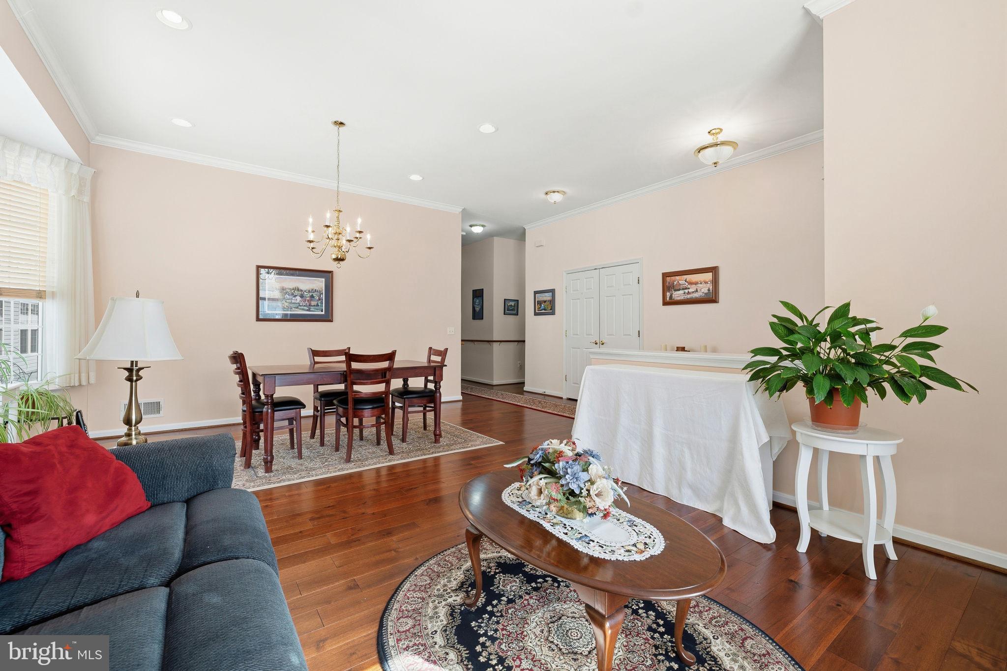 FOUR SEASONS - Residential