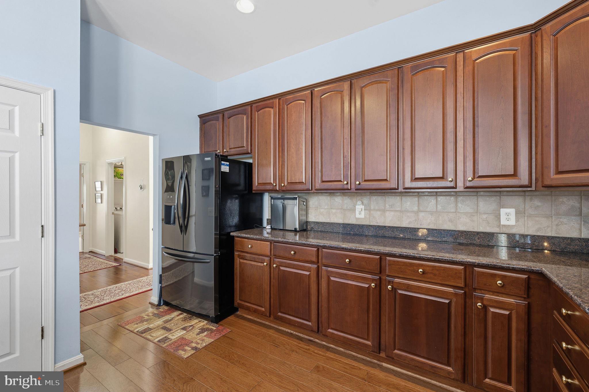 FOUR SEASONS - Residential