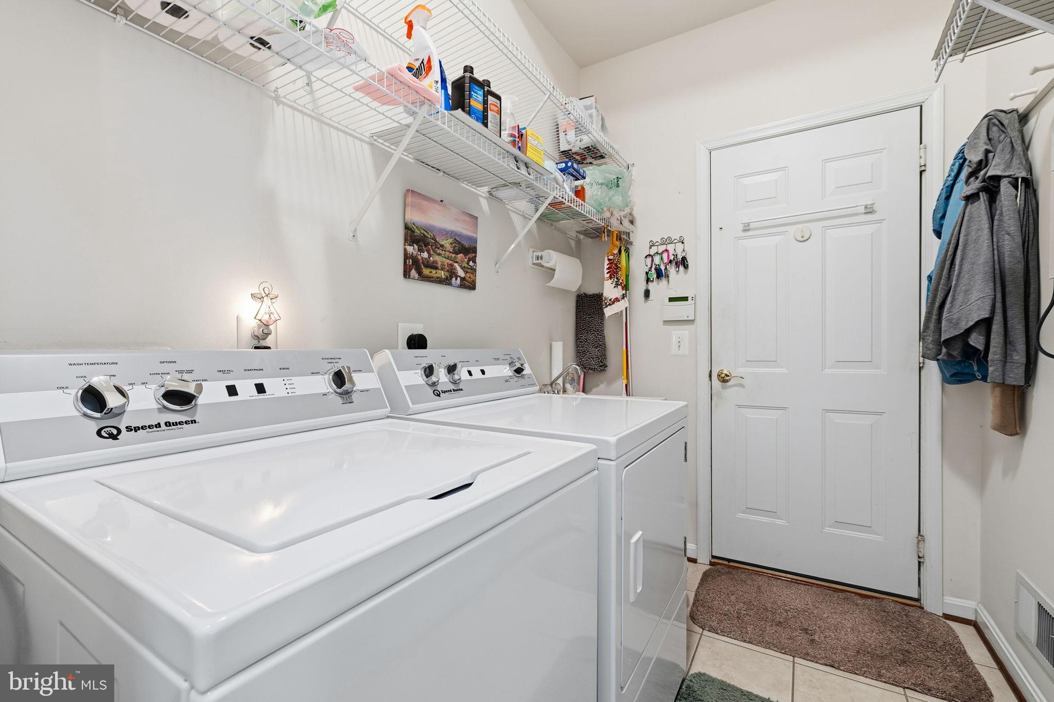 FOUR SEASONS - Residential