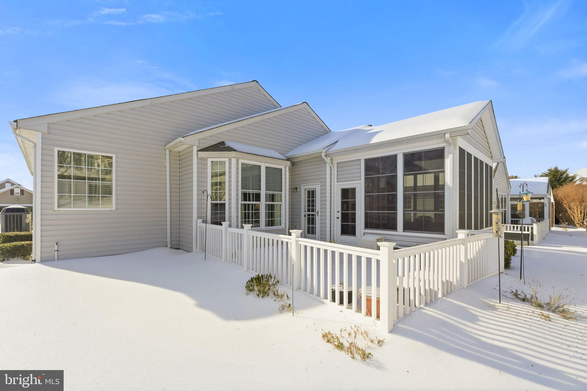 FOUR SEASONS - Residential