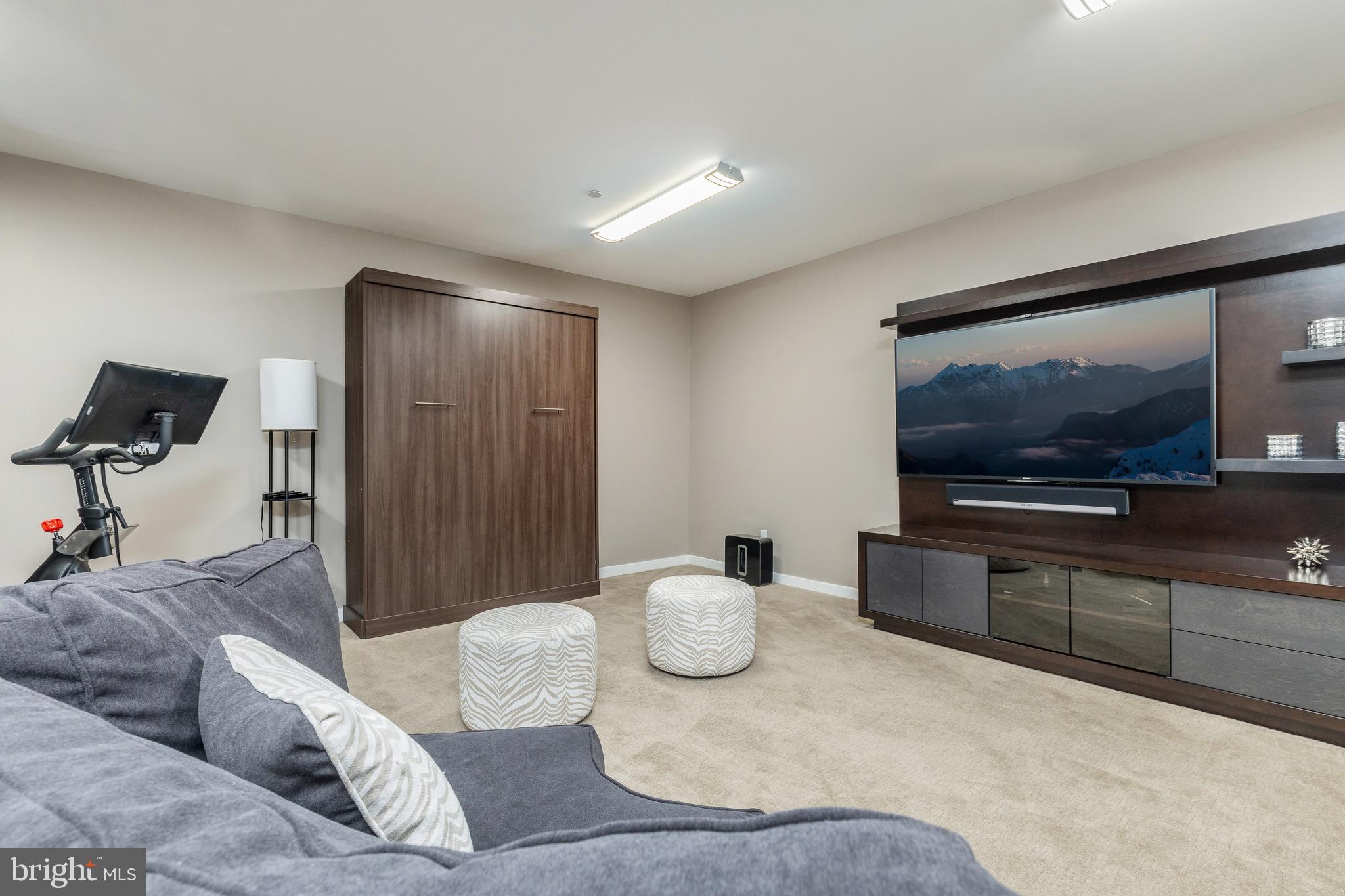 WASHINGTON SQ WEST - Residential