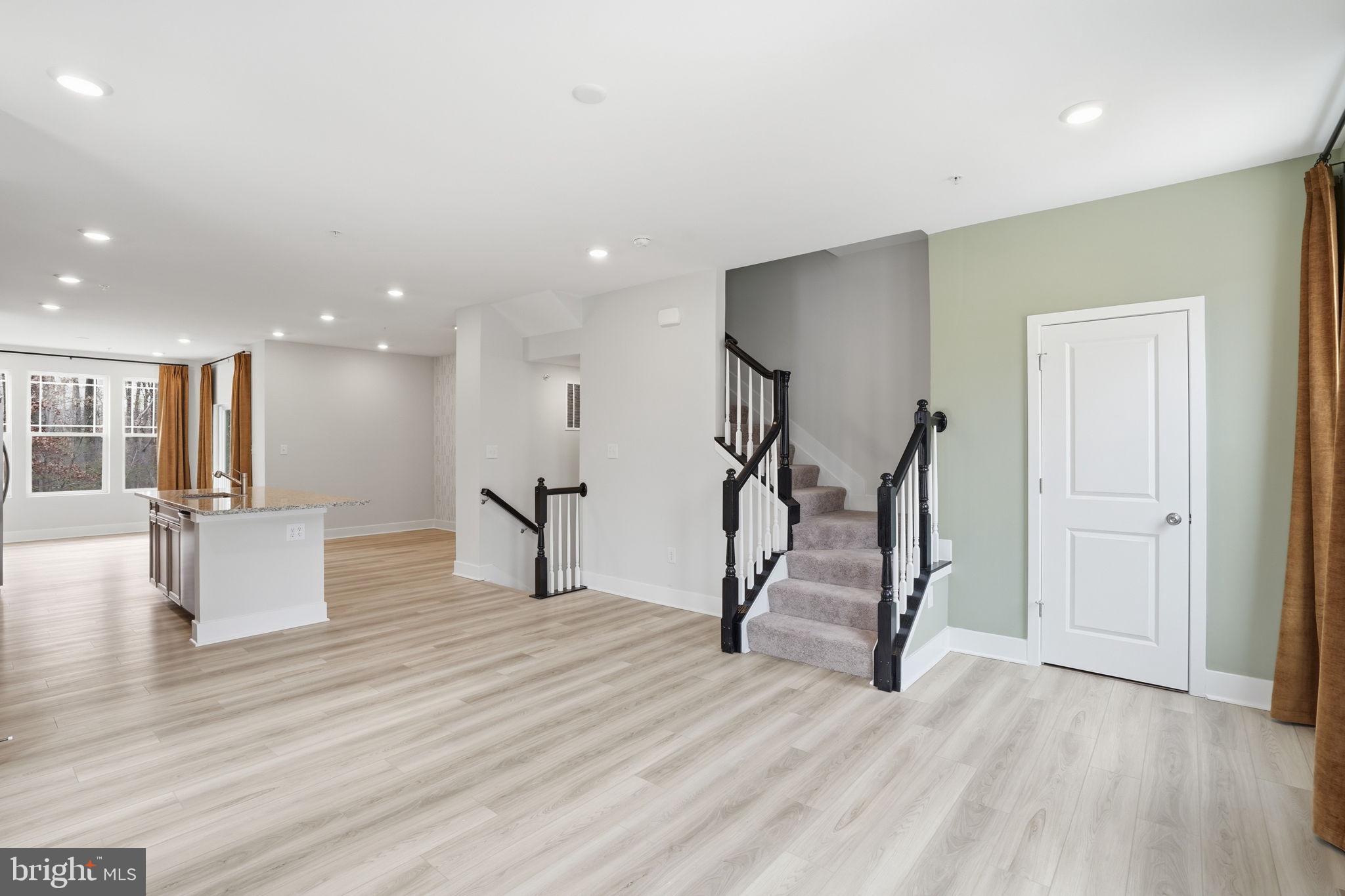 WATER'S LANDING - Residential