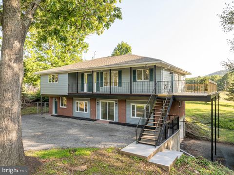 9708 MARTINSBURG ROAD HEDGESVILLE WV 25427
