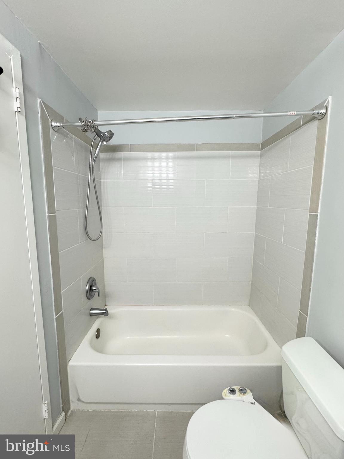 PENTHOUSE CONDOMINIUMS - Residential Lease